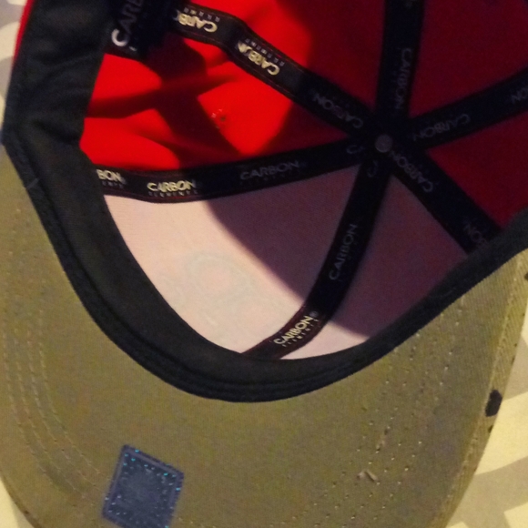 Snap back hat - Picture 3 of 4